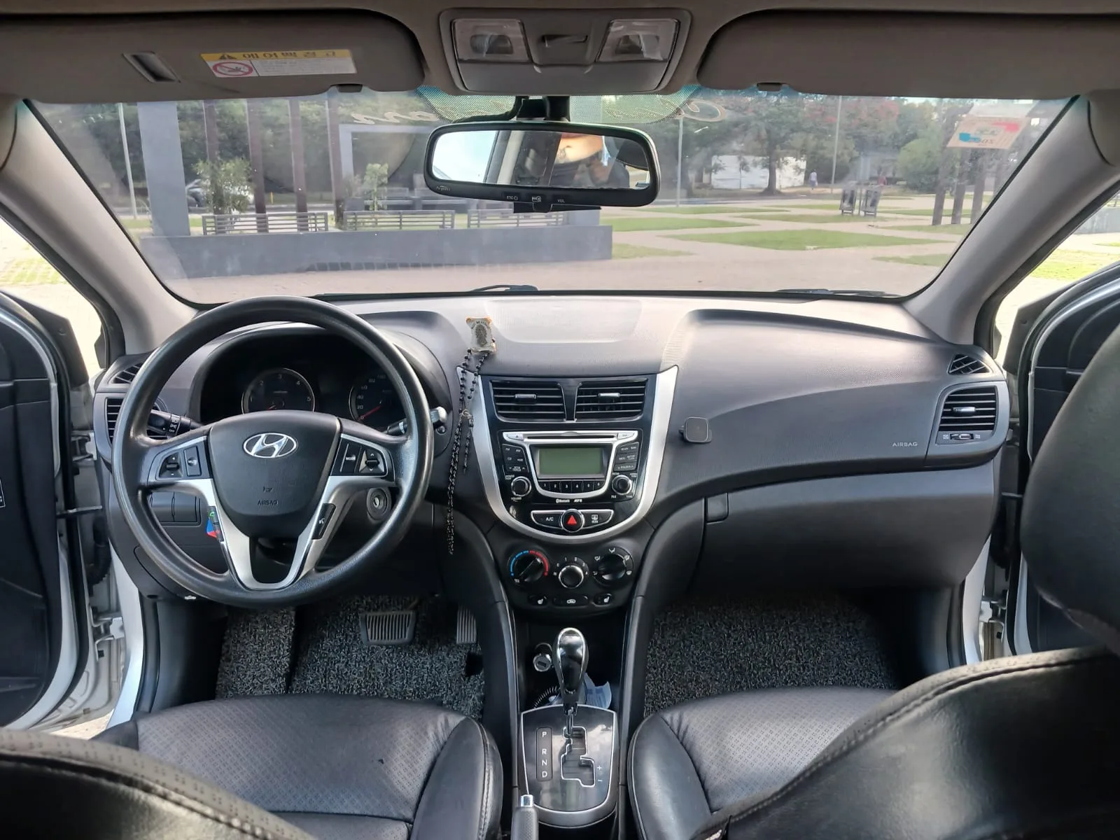 Hyundai accent 2011 Diésel Automatico — Foto 4