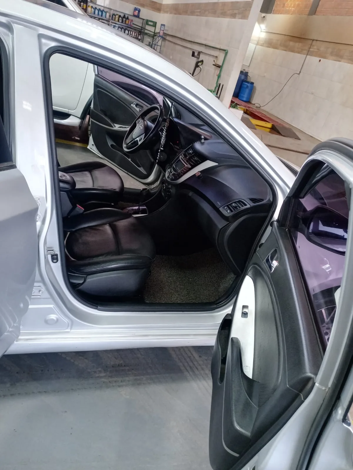 Hyundai accent 2011 Diésel Automatico — Foto 5
