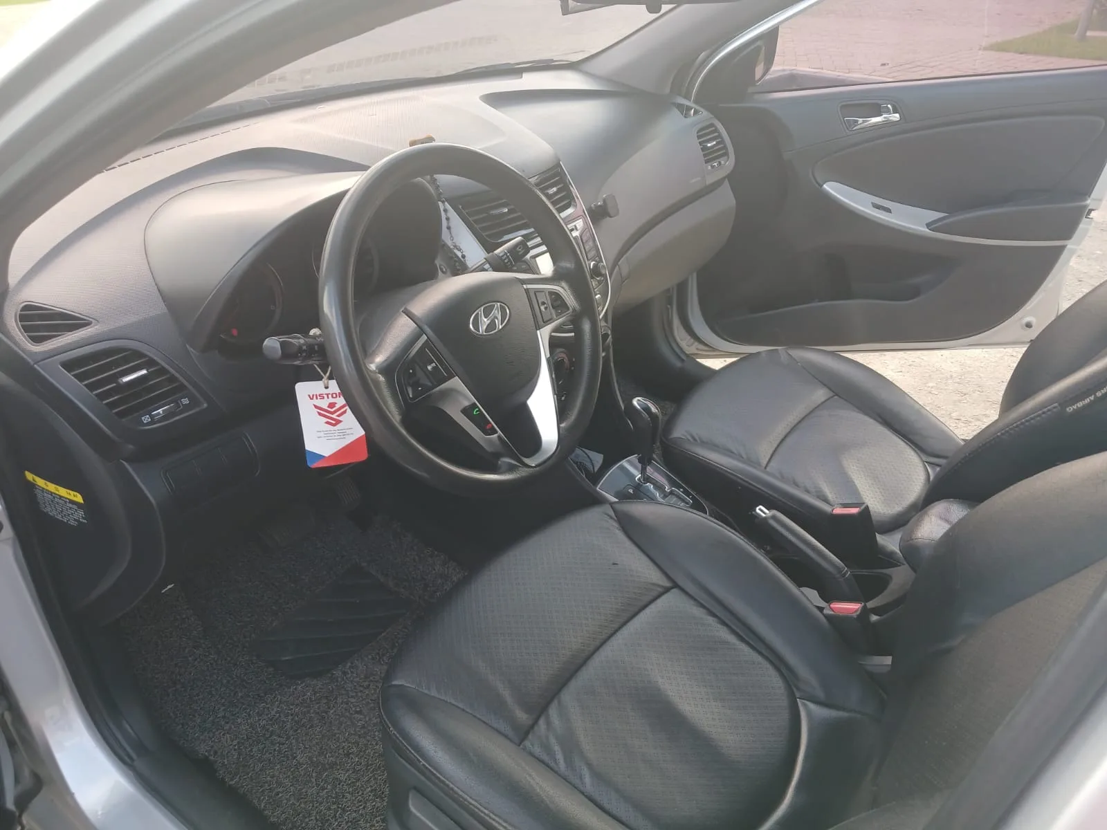 Hyundai accent 2011 Diésel Automatico — Foto 3